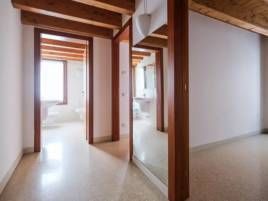 Immagine 17 di Appartamento in vendita  in Contra' San Francesco Vecchio 12 a Vicenza