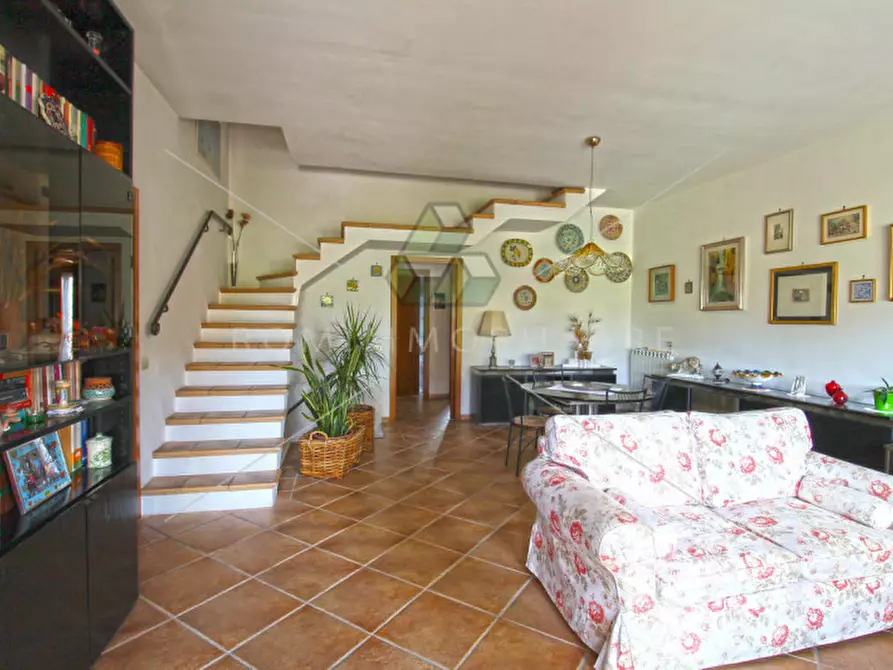 Immagine 1 di Villa in vendita  in Via Gaetano Luporini a Roma