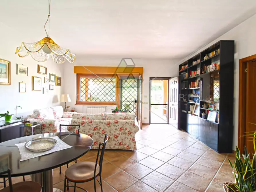 Immagine 3 di Villa in vendita  in Via Gaetano Luporini a Roma
