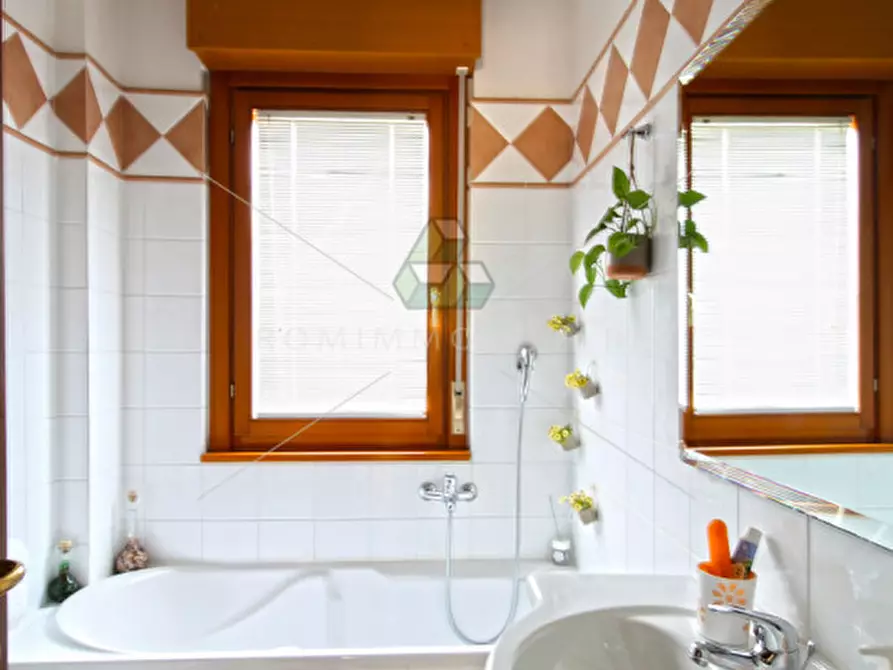 Immagine 10 di Villa in vendita  in Via Gaetano Luporini a Roma