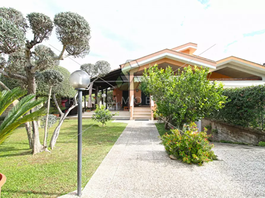 Immagine 23 di Villa in vendita  in Via Gaetano Luporini a Roma