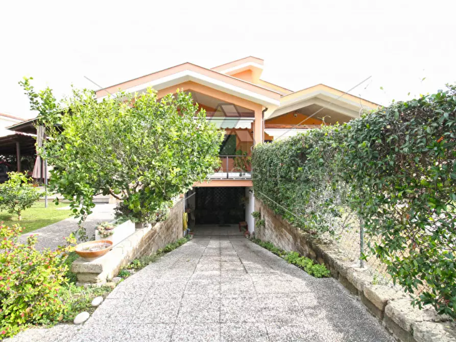 Immagine 24 di Villa in vendita  in Via Gaetano Luporini a Roma