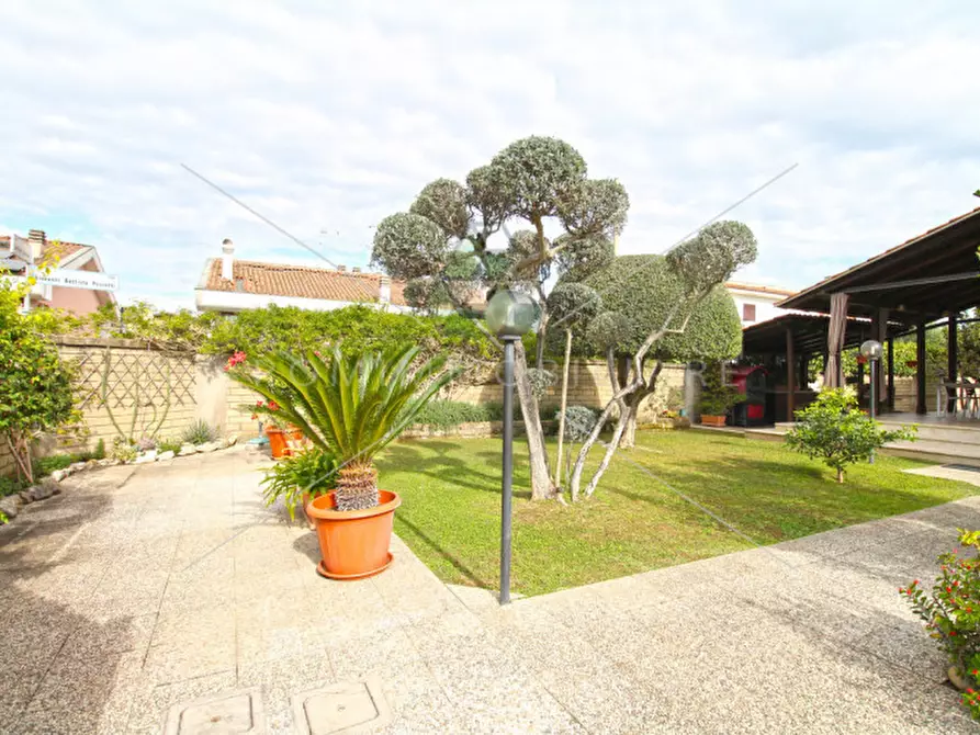 Immagine 25 di Villa in vendita  in Via Gaetano Luporini a Roma