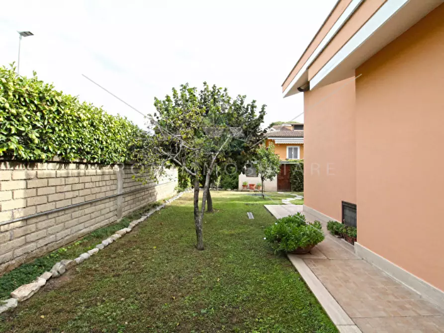 Immagine 32 di Villa in vendita  in Via Gaetano Luporini a Roma