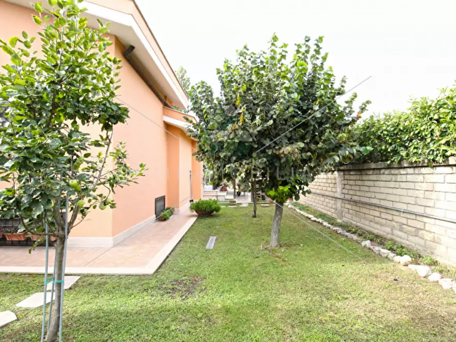 Immagine 33 di Villa in vendita  in Via Gaetano Luporini a Roma