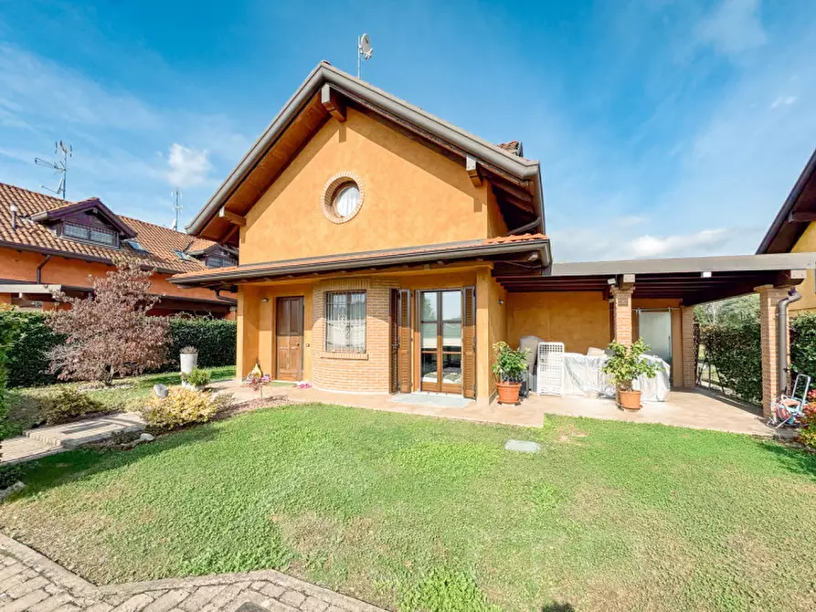 Immagine 1 di Villa in vendita  in Via Antonio Gramsci 71 a Cureggio