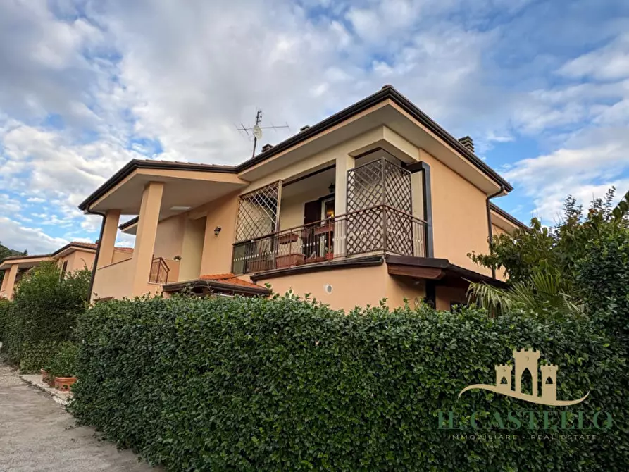 Immagine 1 di Appartamento in vendita  in Via della Vendemmia a Passignano Sul Trasimeno