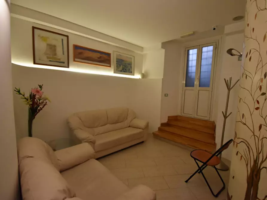 Immagine 1 di Appartamento in vendita  in Via Magnagrecia a Roma