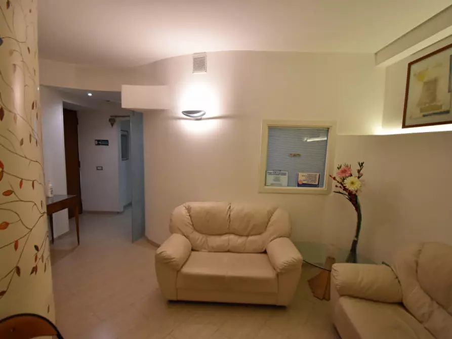 Immagine 3 di Appartamento in vendita  in Via Magnagrecia a Roma