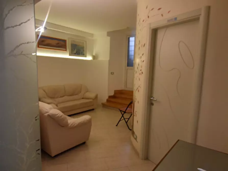 Immagine 4 di Appartamento in vendita  in Via Magnagrecia a Roma