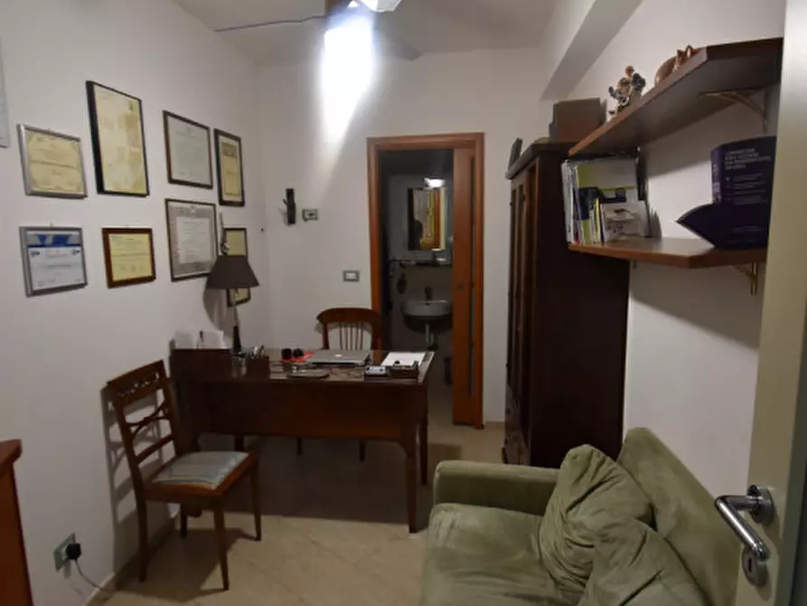 Immagine 10 di Appartamento in vendita  in Via Magnagrecia a Roma