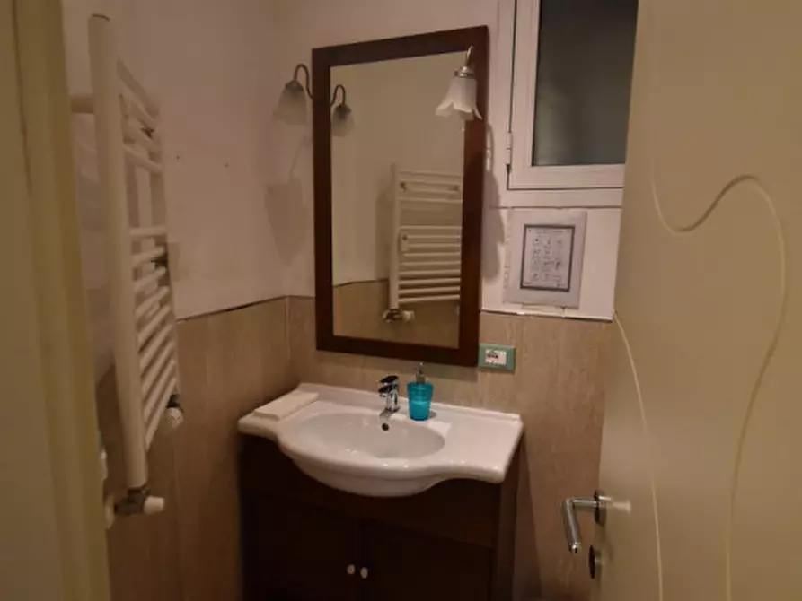 Immagine 13 di Appartamento in vendita  in Via Magnagrecia a Roma