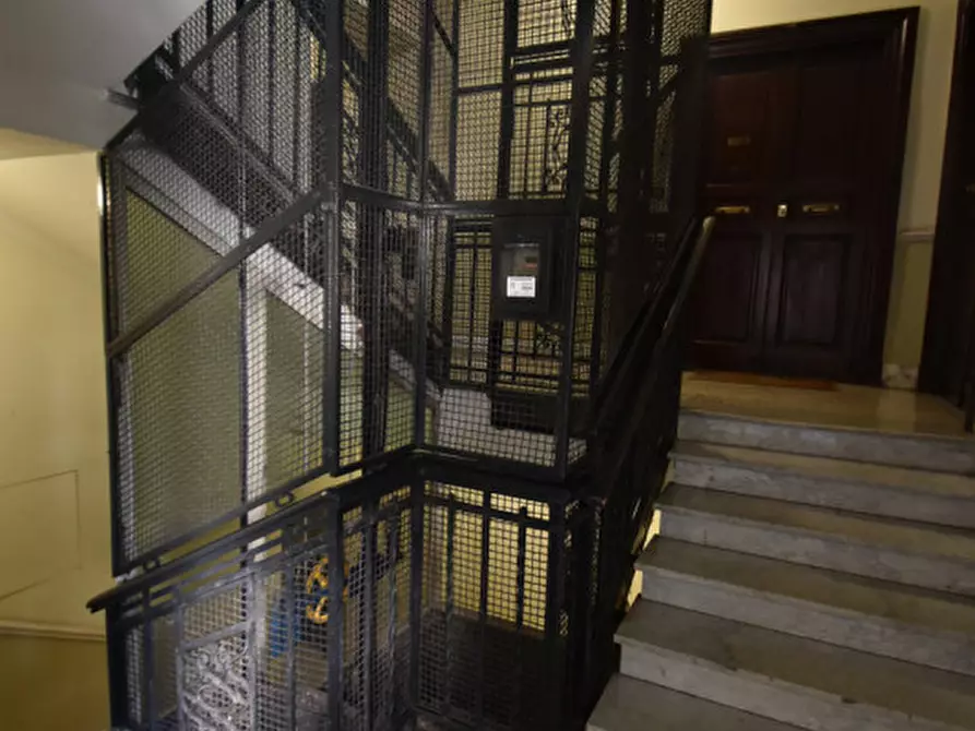 Immagine 25 di Appartamento in vendita  in Via Magnagrecia a Roma