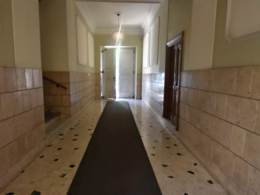 Immagine 33 di Appartamento in vendita  in Via Magnagrecia a Roma