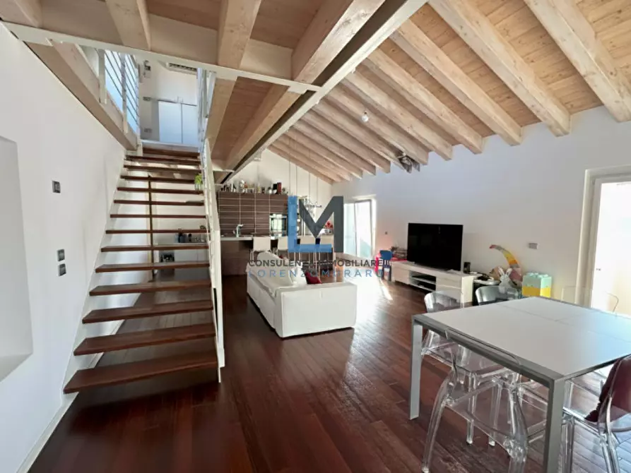 Immagine 1 di Appartamento in vendita  a Montebelluna