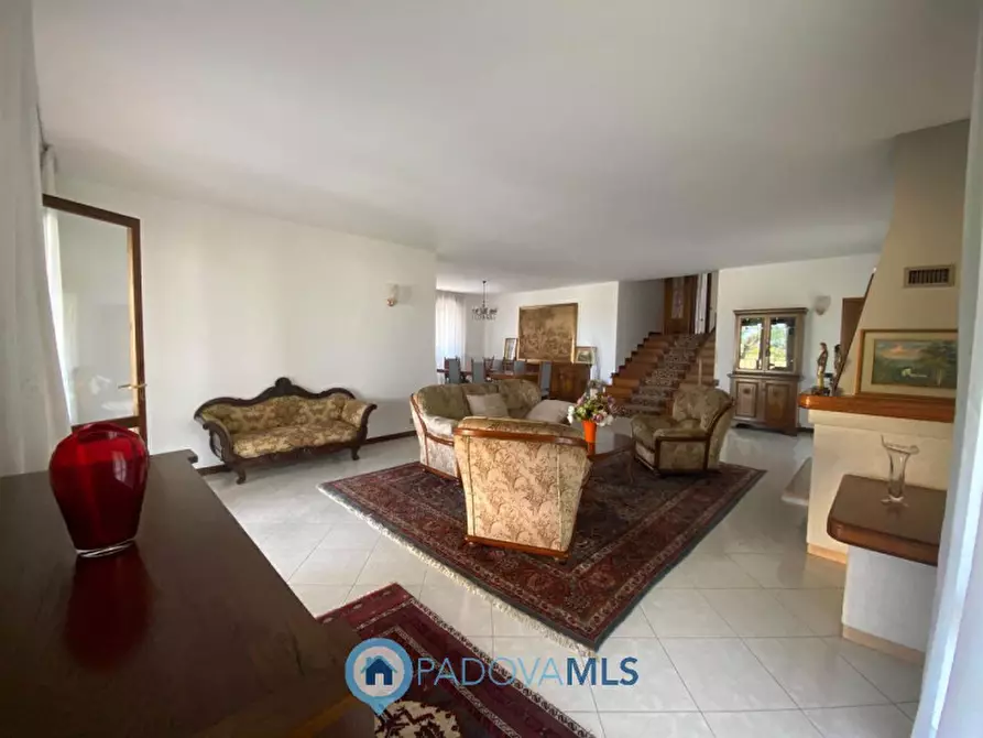 Immagine 1 di Villa in vendita  in Via Pontemanco a Due Carrare