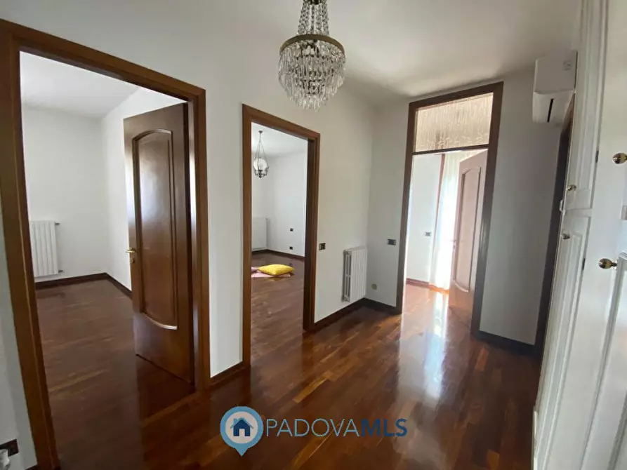 Immagine 30 di Villa in vendita  in Via Pontemanco a Due Carrare