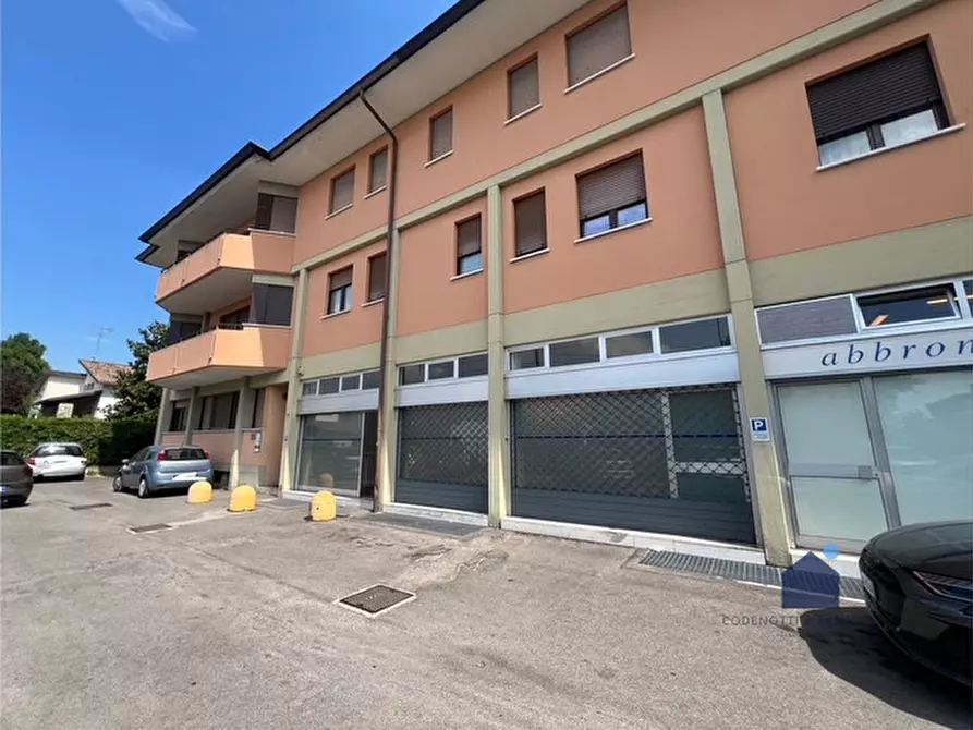 Immagine 2 di Negozio in affitto  in Via Cesare Battisti a Montichiari