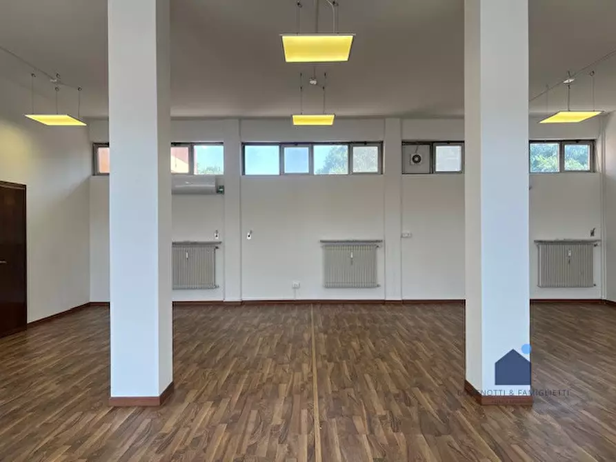 Immagine 5 di Negozio in affitto  in Via Cesare Battisti a Montichiari