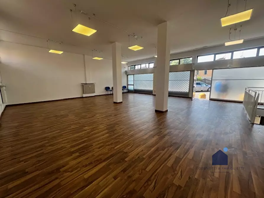 Immagine 7 di Negozio in affitto  in Via Cesare Battisti a Montichiari