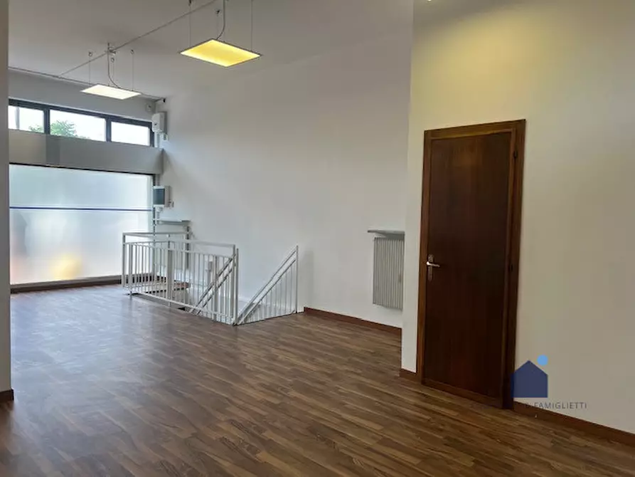 Immagine 9 di Negozio in affitto  in Via Cesare Battisti a Montichiari