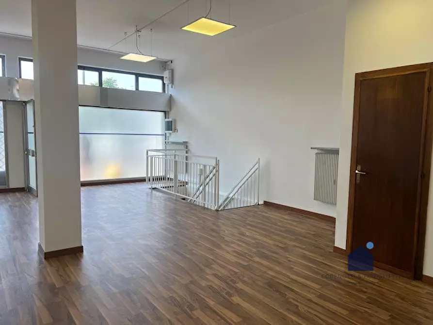 Immagine 10 di Negozio in affitto  in Via Cesare Battisti a Montichiari