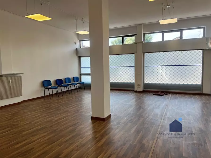 Immagine 12 di Negozio in affitto  in Via Cesare Battisti a Montichiari