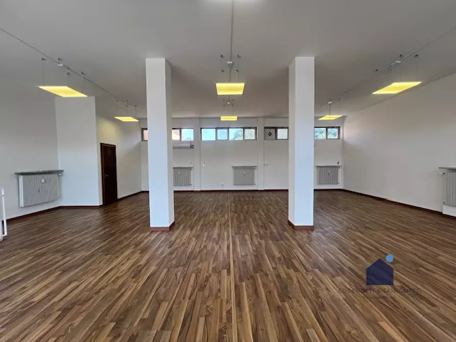 Immagine 13 di Negozio in affitto  in Via Cesare Battisti a Montichiari