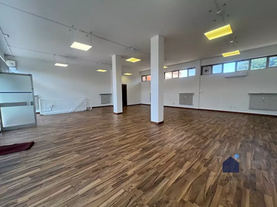 Immagine 15 di Negozio in affitto  in Via Cesare Battisti a Montichiari