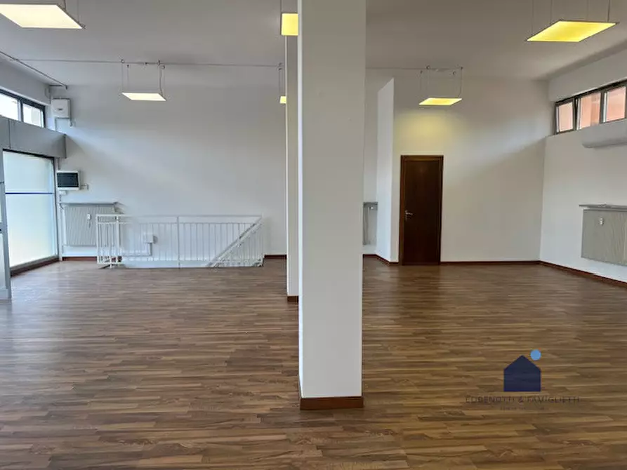 Immagine 18 di Negozio in affitto  in Via Cesare Battisti a Montichiari