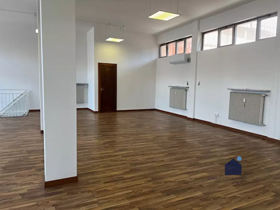 Immagine 20 di Negozio in affitto  in Via Cesare Battisti a Montichiari