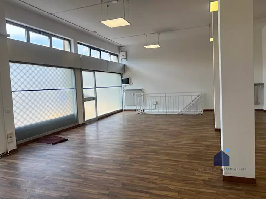 Immagine 21 di Negozio in affitto  in Via Cesare Battisti a Montichiari