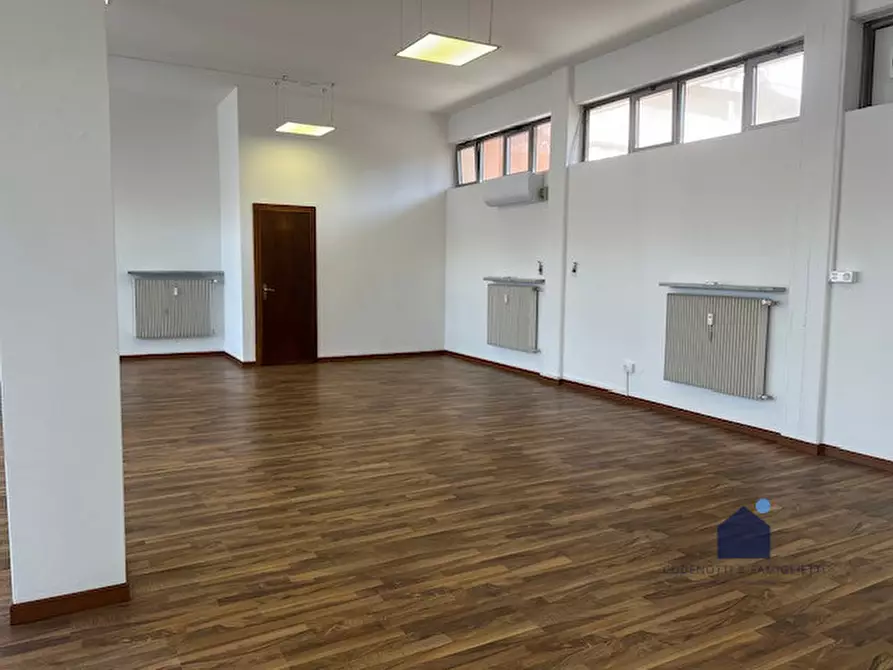 Immagine 23 di Negozio in affitto  in Via Cesare Battisti a Montichiari