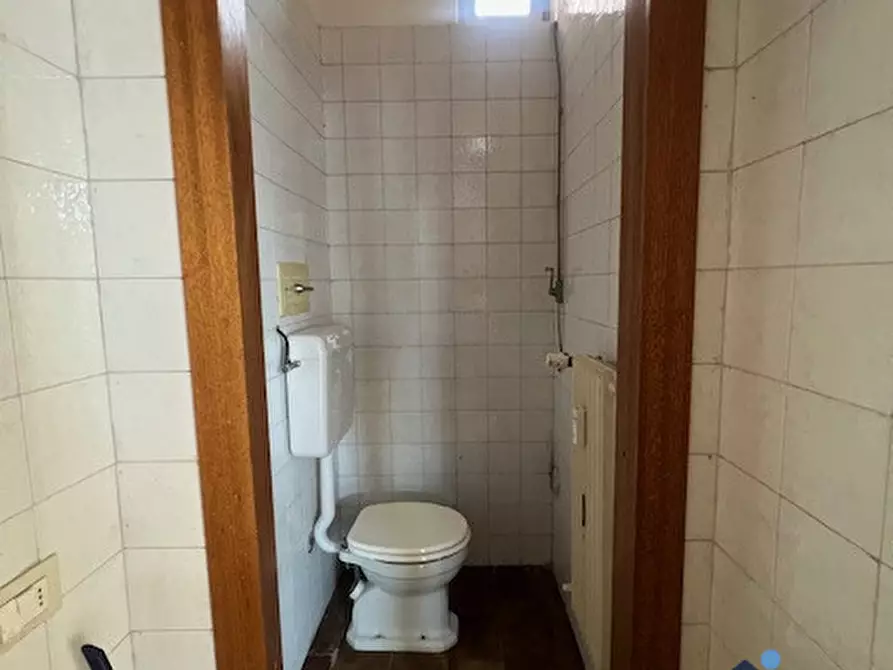 Immagine 26 di Negozio in affitto  in Via Cesare Battisti a Montichiari