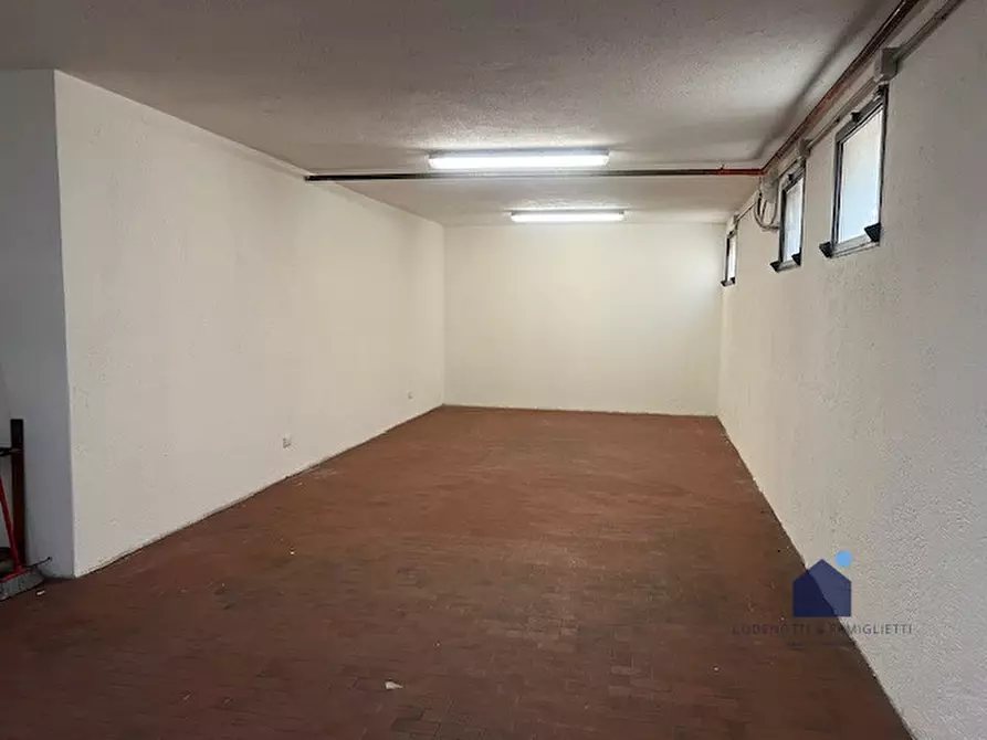 Immagine 32 di Negozio in affitto  in Via Cesare Battisti a Montichiari