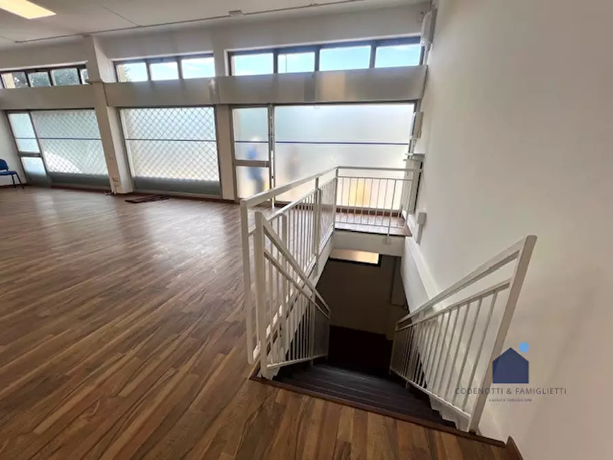 Immagine 34 di Negozio in affitto  in Via Cesare Battisti a Montichiari