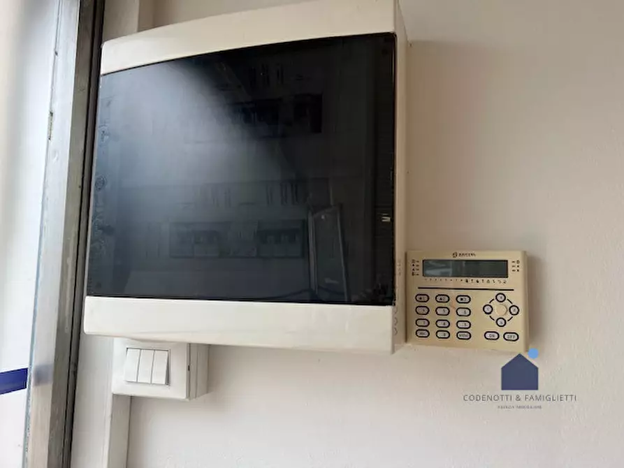 Immagine 35 di Negozio in affitto  in Via Cesare Battisti a Montichiari