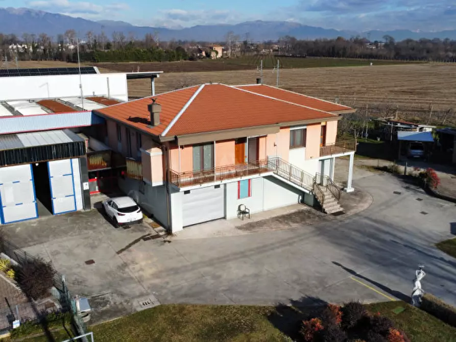 Immagine 12 di Casa indipendente in vendita  a Castello Di Godego