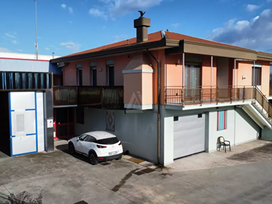 Immagine 13 di Casa indipendente in vendita  a Castello Di Godego