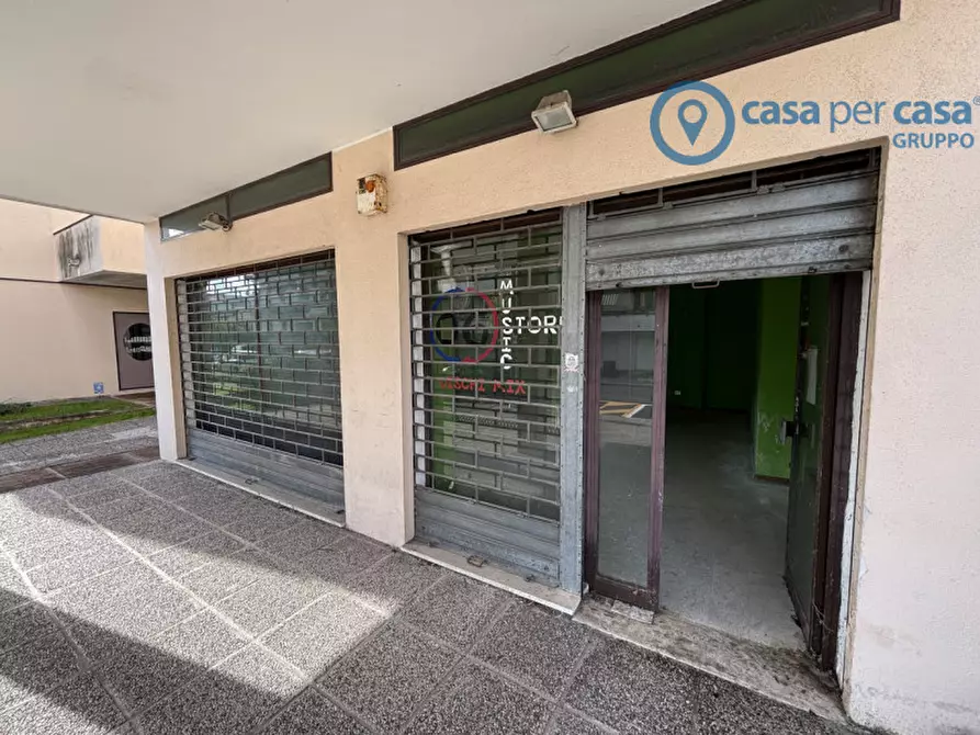 Immagine 1 di Negozio in vendita  a Rovigo