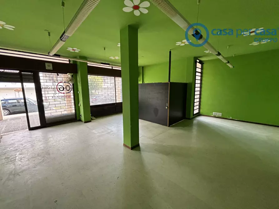 Immagine 5 di Negozio in vendita  a Rovigo