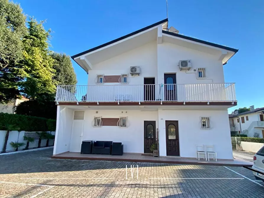 Immagine 1 di Appartamento in vendita  in via Benvenuto Cellini 12 a Jesolo