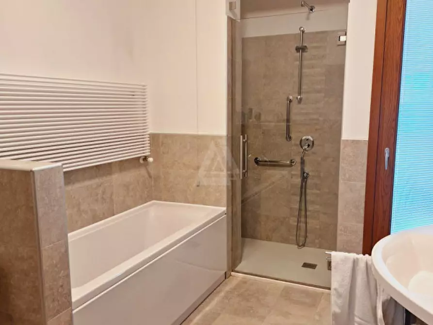 Immagine 4 di Casa indipendente in vendita  in Viale dei Martiri a Castello Di Godego