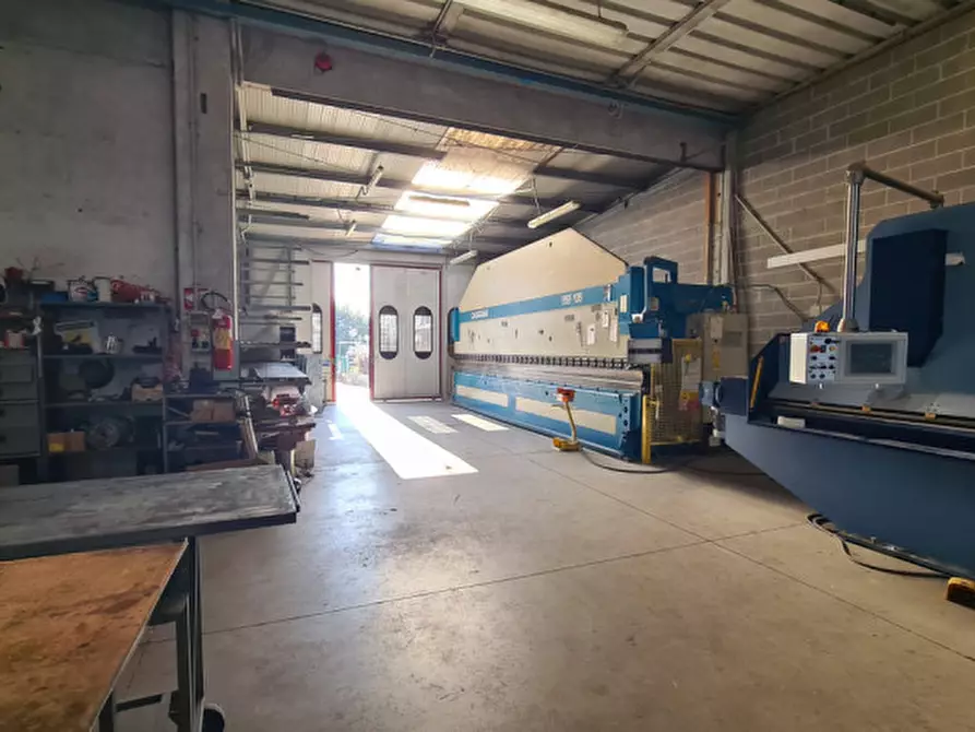 Immagine 4 di Capannone industriale in vendita  a Castello Di Godego