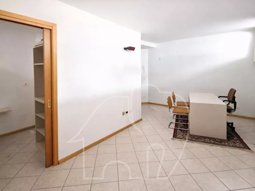 Immagine 3 di Ufficio in vendita  in Via Dolomiti - Dolomitenstraße a Bolzano