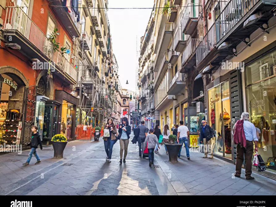 Immagine 1 di Camera in affitto  in Via San Pasquale a Chiaia a Napoli