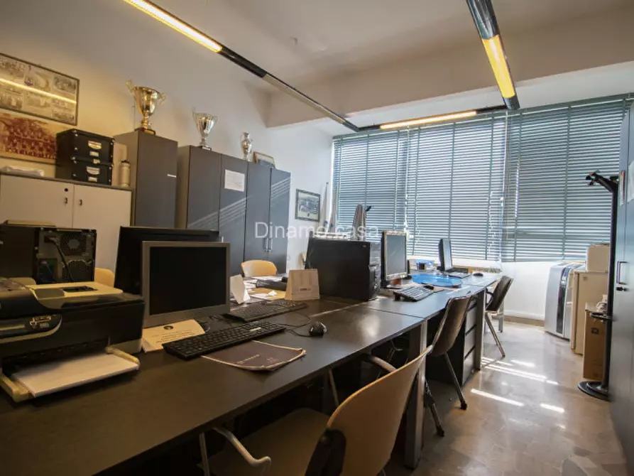 Immagine 7 di Ufficio in vendita  a Prato