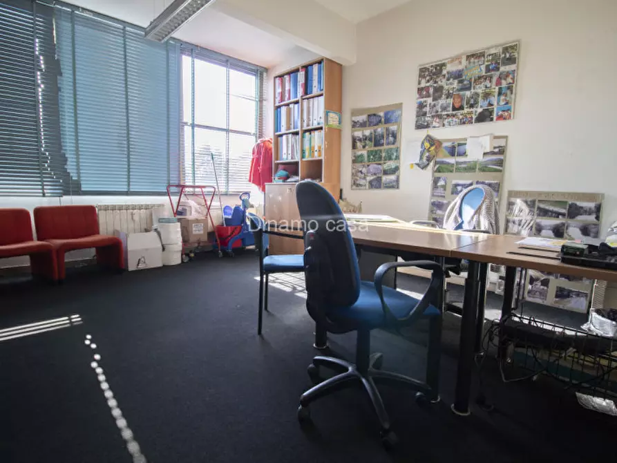 Immagine 16 di Ufficio in vendita  a Prato