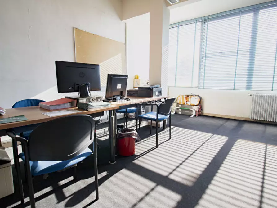 Immagine 4 di Ufficio in vendita  a Prato