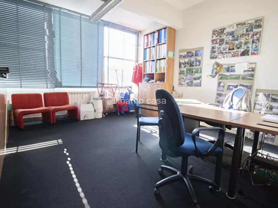 Immagine 7 di Ufficio in vendita  a Prato